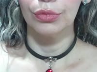 Soy una Mujer llena de energía,  y creo que eso se nota. Me cuido, disfruto de la vida y trato de rodearme de lo que me hace feliz. La risa y un estilo de vida activo son mis mejores secretos.