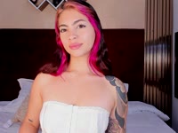 Soy una deliciosa mezcla de dulzura y travesura: sumisa cuando sabes cómo guiarme, pero activo cuando me dejas tomar el control. Me encantan las conversaciones que vuelven a la mente ... y el deseo. Y sí, dicen que mi belleza es tan peligrosa como mi lenguaje agudo.