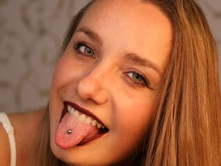 naughty camgirl BelleCox