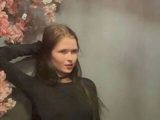 girl chat room CharisseChappel