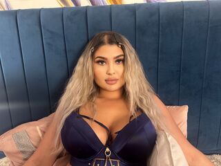 cam girl masturbating with vibrator ChloeBellamie