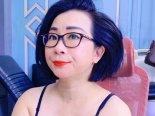 cam girl masturbating with vibrator LucianaMecacci