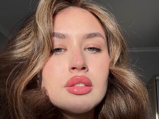 camgirl playing with vibrator MarielleDefalco