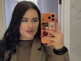 cam strip tease MilaCrew