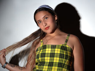 camslut showing tits VegaLila