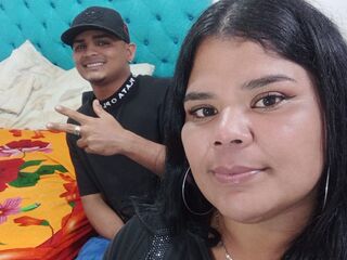 camcouple playing with dildo DaniMarina