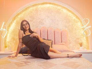 camgirl playing with vibrator AishaCarpenter