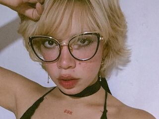 nude camgirl pic AmelieMari