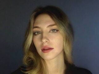 topless cam girl AmyHuckabey