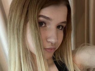 naked girl with cam AraPosey