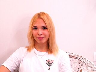 hot strip tease web cam AvelinaRose