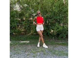 girl fingering shaved pussy BellzRosee