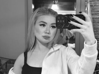 camwhore shaved pussy BevGreff