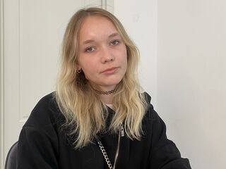 camwhore shaving pussy BonnieRad