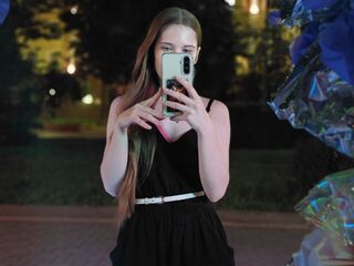 naked camgirl masturbating with vibrator CallieBarca