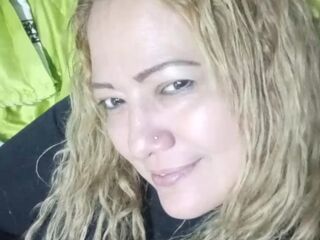 camgirl showing pussy ClauMills