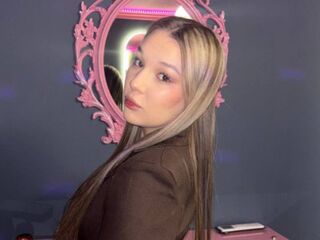 camgirl fingering pussy DarnellCalvani