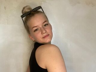 cam girl masturbating DebraHallin