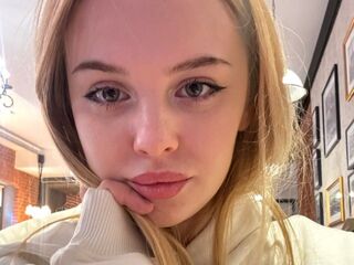 naughty camgirl masturbating with dildo DevonaBradner