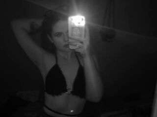 fingering camgirl video DoloresHuesing