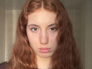 naked camgirl masturbating with vibrator DorotheaBerdine