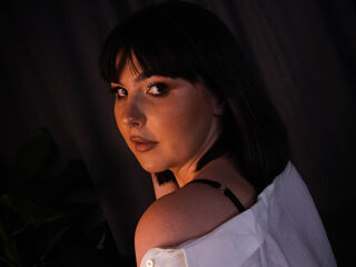 masturbating cam girl ElodieTate
