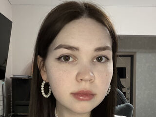 chat room photo EmiliRoyzi