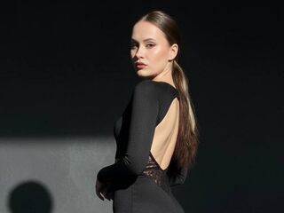 naked camgirl masturbating with dildo EmilyGiffin