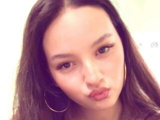 naughty camgirl fingering shaved pussy FatimahAmargo