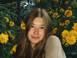 naughty camgirl fingering pussy GemaWiddows