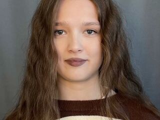 camgirl playing with dildo GiseleRusinko