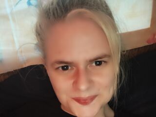 free nude webcam HotMakayla