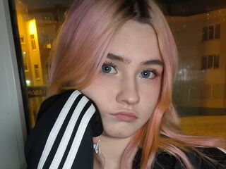cam girl playing with vibrator JanenePreyer