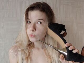 naked girl with webcam masturbating with vibrator JessyDough