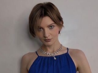 cam strip tease KarinaBiz