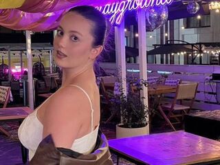 naked camgirl fingering pussy KyleeBig