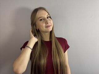 naughty camgirl masturbating with vibrator LeolaHunkins