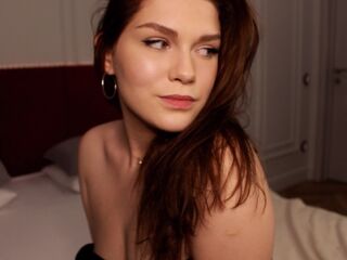 camgirl showing tits LeylaMoor