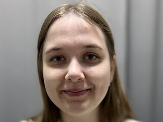 girl fingering bald pussy LindaLeen