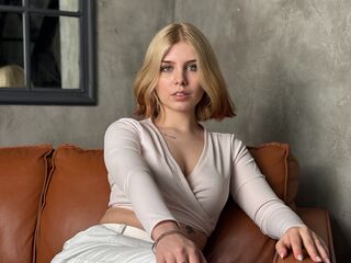 camslut fingering pussy LizbethChaplin