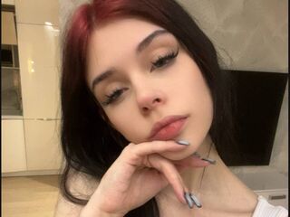 girl chatroom LoraBrow