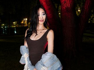 camgirl playing with dildo LunasBliss