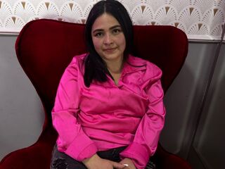 naked camgirl masturbating with vibrator LyaBonnet