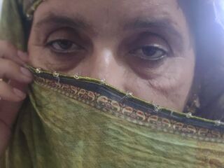 nude cam pic MahiKimi