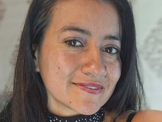 girl showing tits MariaSilvers