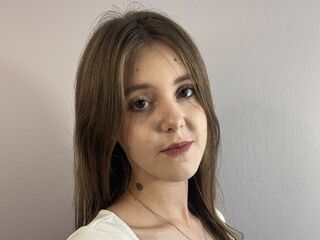 naked camgirl masturbating with vibrator MattieSotlar