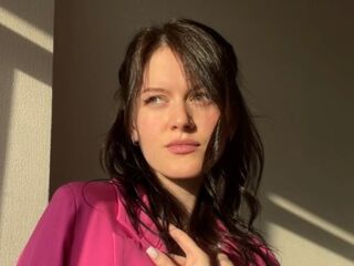 closeup webcam MaudGuerrido