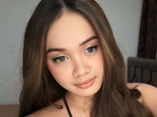 camgirl fingering bald pussy MaxCiana