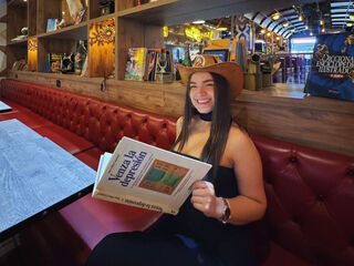 camgirl fingering pussy MelanyCol