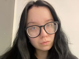 naked webcam girl MiaWallees